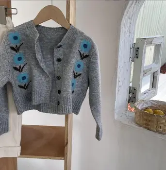 2023 Новое поступление, вязаный свитер для девочек, Осенний модный детский кардиган, свитера от 2 до 8 лет KK500